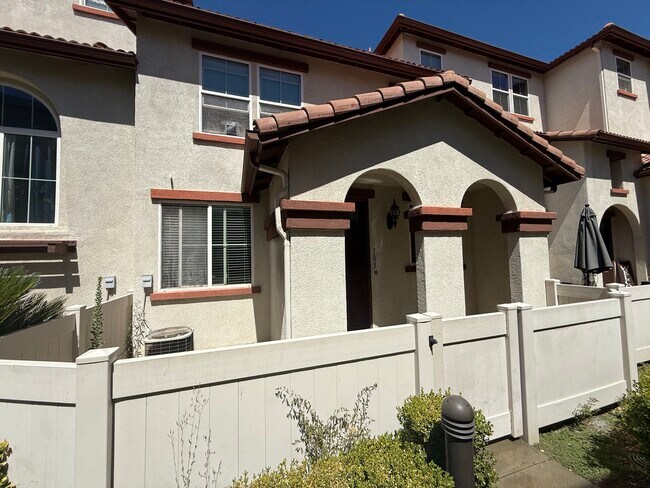 Building Photo - 33710 Willow Haven Ln