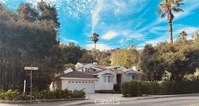 Building Photo - 2255 E Chevy Chase Dr