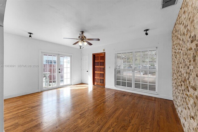 Foto del edificio - 4220 SW 13th St