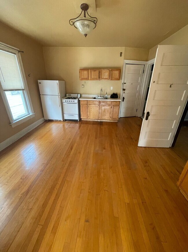 Building Photo - Charming 2-Bedroom Gem in the Heart of Mil...
