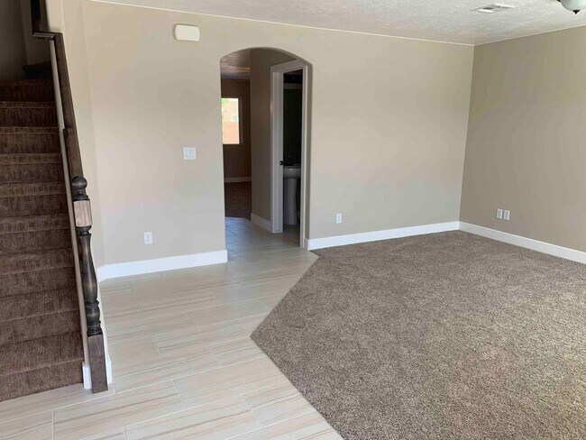 Foto del edificio - Desert Hills Townhomes, Location, location...