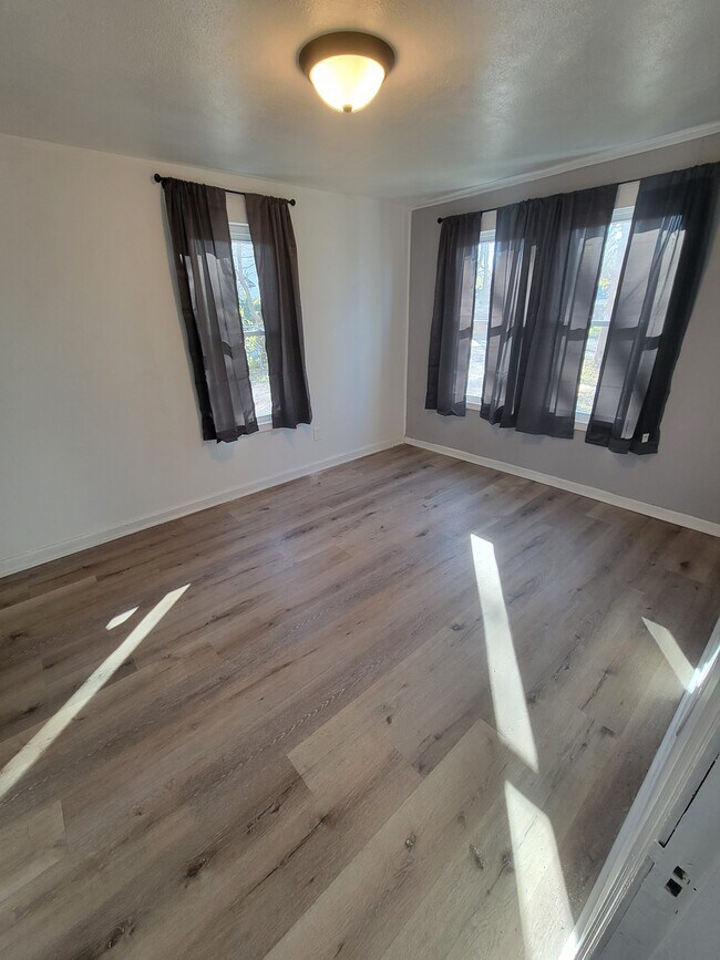 Foto del edificio - 513 W 7th Ave