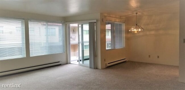 Building Photo - 3825 NE 155th Pl