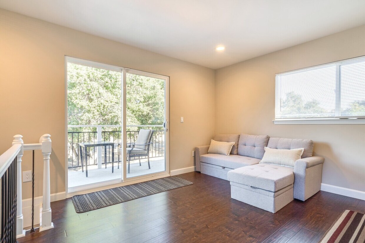 Foto principal - 10000 Monterey Rd