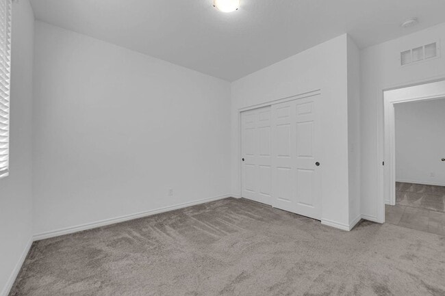 Building Photo - 3 bedroom home in gated community! Move in today!