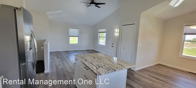 Building Photo - 3 br, 2 bath House - 927 Cobalt St