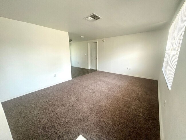 Foto del edificio - 2 Bed/1 Bath, Single Family Home in Beacon Square AVAILABLE NOW!!