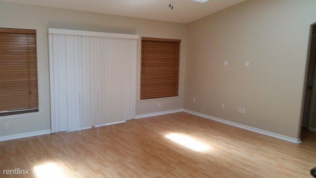 Building Photo - 14331 Oakshire Blvd