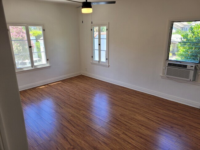 living space - 2477 Cheremoya Ave
