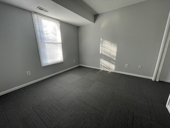 Building Photo - 336 Stone Dr