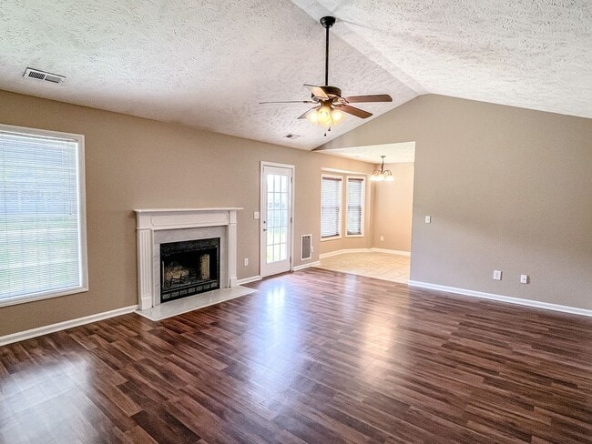 Building Photo - 3 Bed, 2 Bath Home on Corner Lot in Raeford