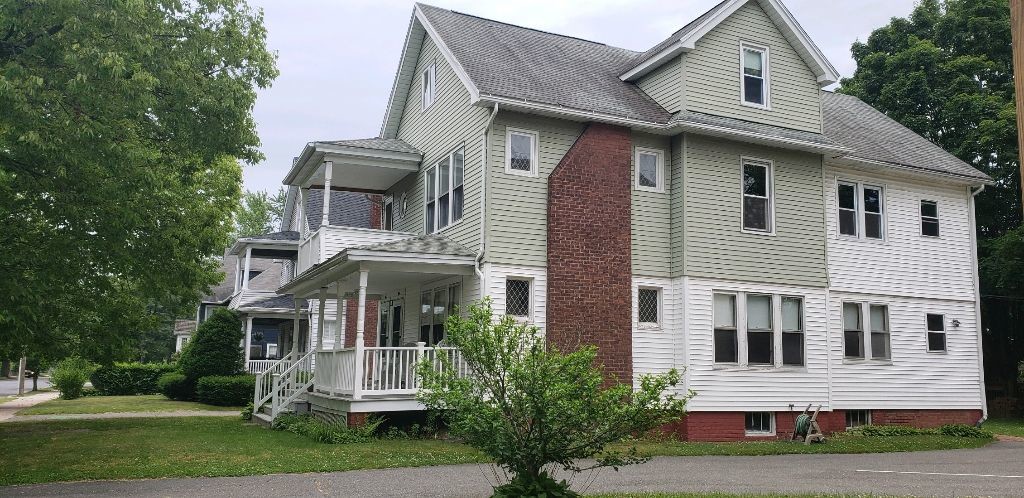 Primary Photo - 862 Armory St