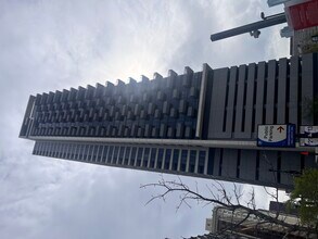 Building Photo - 235 W Van Buren St