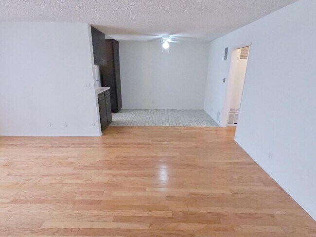 Foto del edificio - 1345 N Orange Dr