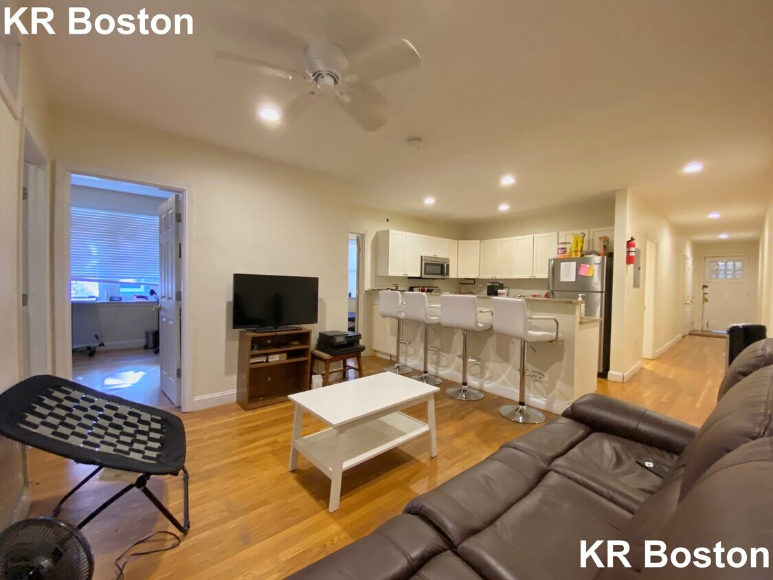 21 Egmont St Unit 1, Brookline, MA 02446 Apartments in Brookline, MA