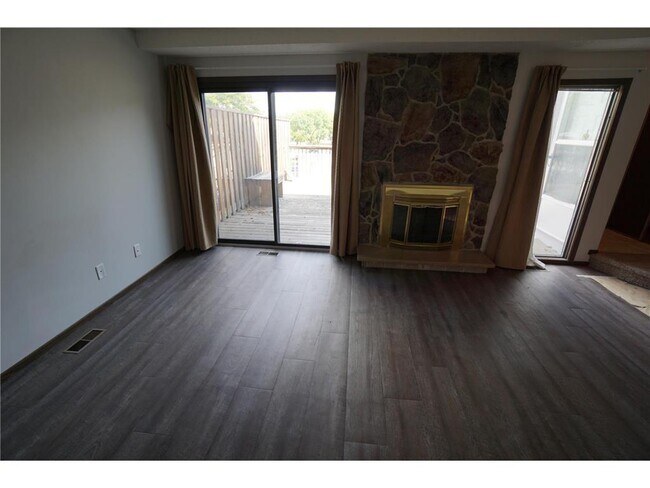 Building Photo - 1240 Wagon Wheel Rd