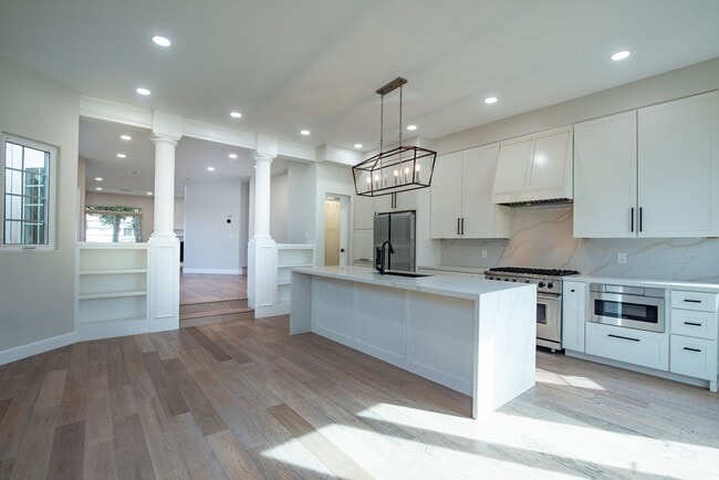 Building Photo - Oceanside Gem with ocean view and a 5-Minute Walk to the Beach/Pier