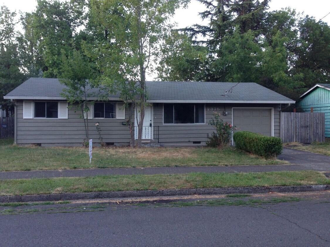 Primary Photo - SW Eugene Home with fenced yard, garage an...