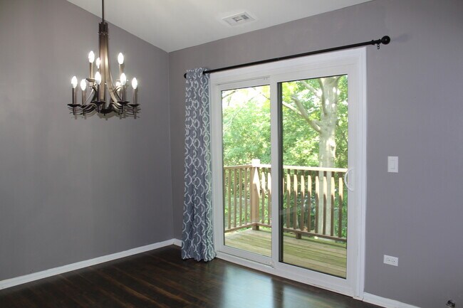 Foto del edificio - 356 Bloomfield Ln