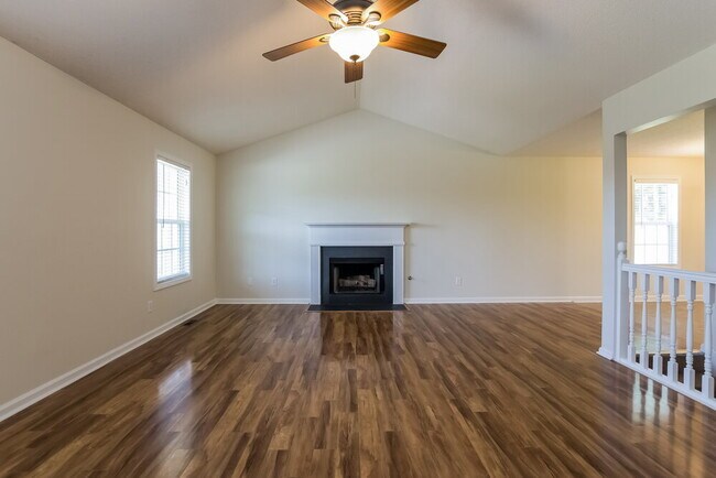 Building Photo - 691 Oak Glen Dr