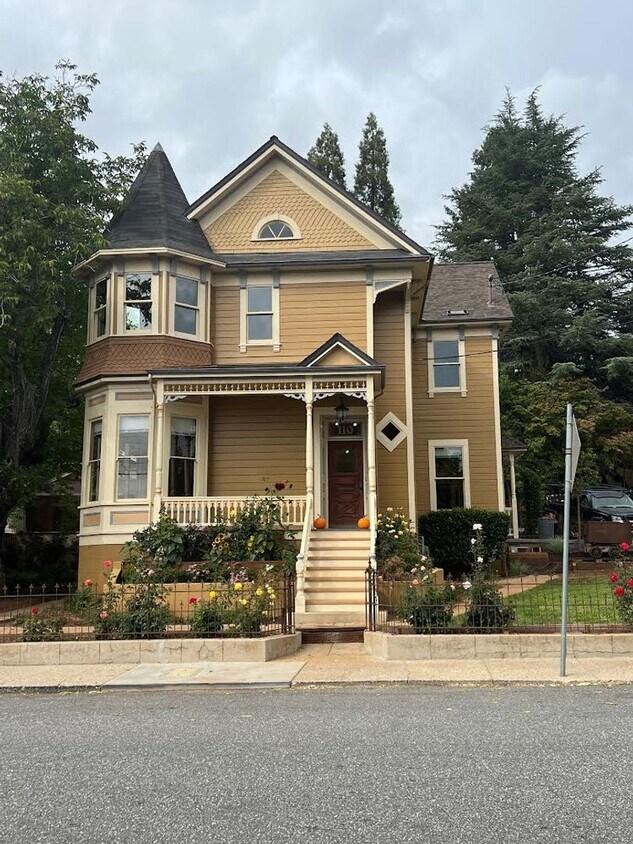 110 Richardson St Unit D, Grass Valley, CA 95945 Room for Rent in