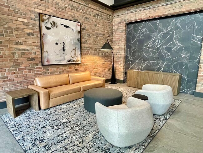 Foto del edificio - 1060 Worlds Fair Park Dr