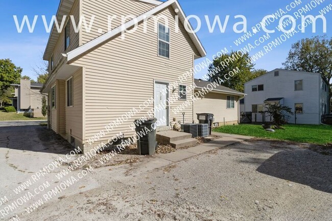 Building Photo - GREAT LOCATION!! 3 Bedroom, 2.5 Bath in Ames