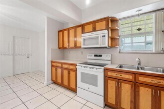 Building Photo - 6240 SW 21st St