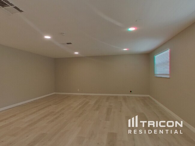 Foto del edificio - 1124 Jadewood Ave