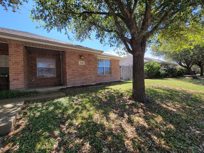 Building Photo - College Station - 3 Bedrooms / 2 bath / Fe...