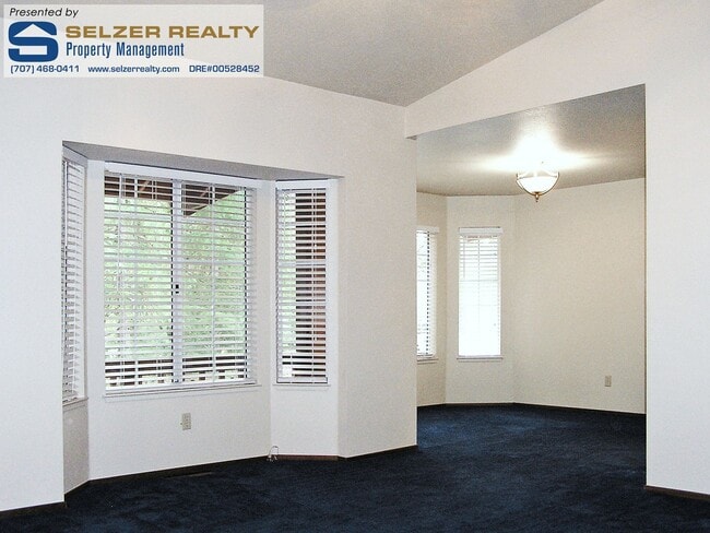 Building Photo - Roomy & nicely equipped 3 bd. home on a co...