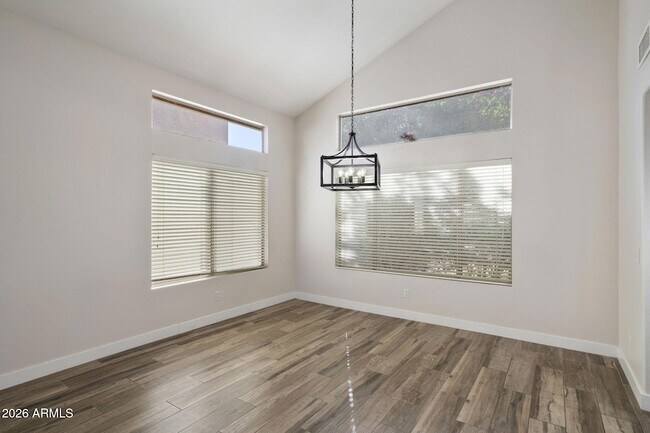 Foto del edificio - 1883 W Falcon Dr