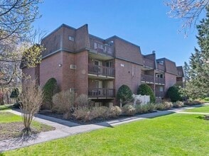 Building Photo - 144 Kenrick St