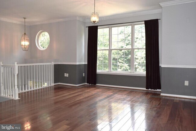 Building Photo - 8819 Blue Royale Ln