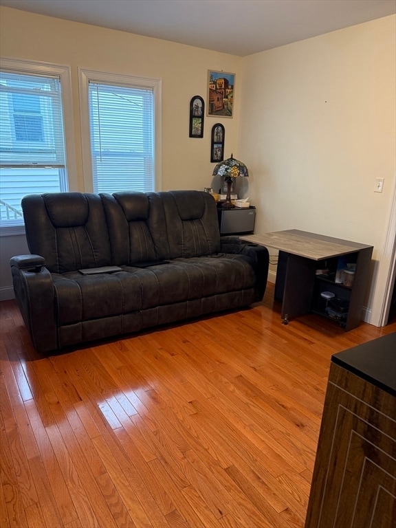 Foto del edificio - 483 Newport Ave