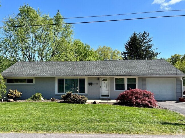 Building Photo - 2108 Valley Ln
