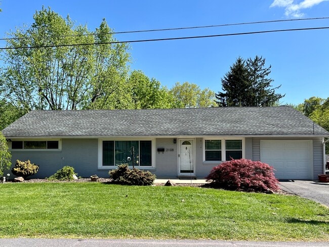 Building Photo - 2108 Valley Ln