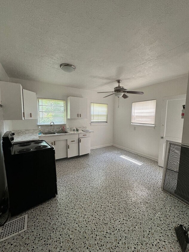 Photo - 3481 Hillside Avenue
