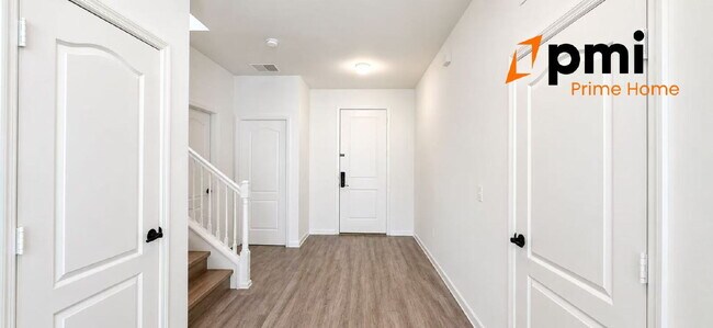 Building Photo - Stunning 5?Bedroom Home with 3 Bathrooms Single Family House.