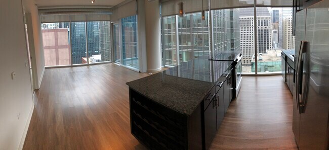 Foto del edificio - 350 N Clark St