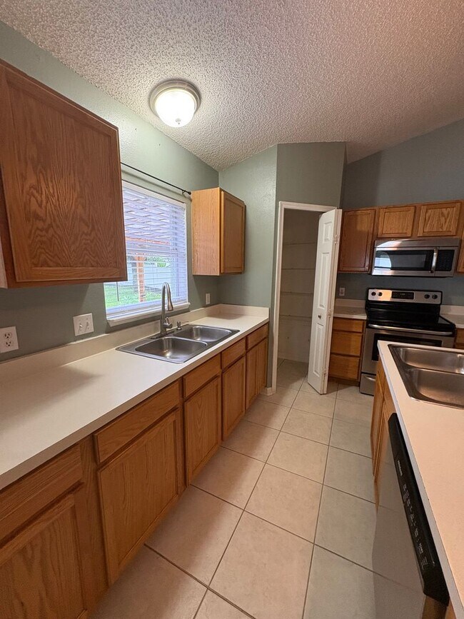 Foto del edificio - Wonderful 4 bedroom plus bonus room BEAUTY   call Sheila or text 407-687-7900