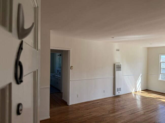 Foto del edificio - 408 N Doheny Dr