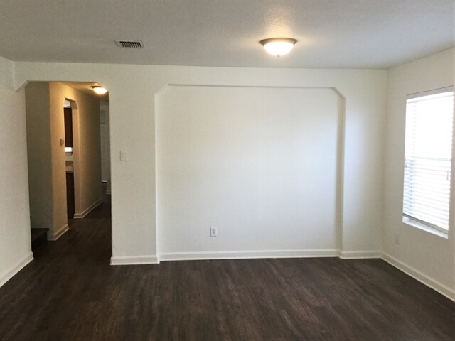 Building Photo - 827 Rodeo Ranch