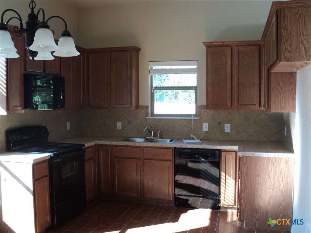 Building Photo - 1105 Brown Rock Dr