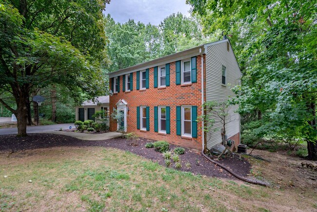 Foto del edificio - Fabulous 4 Bed 2.5 Bath Colonial With Pati...