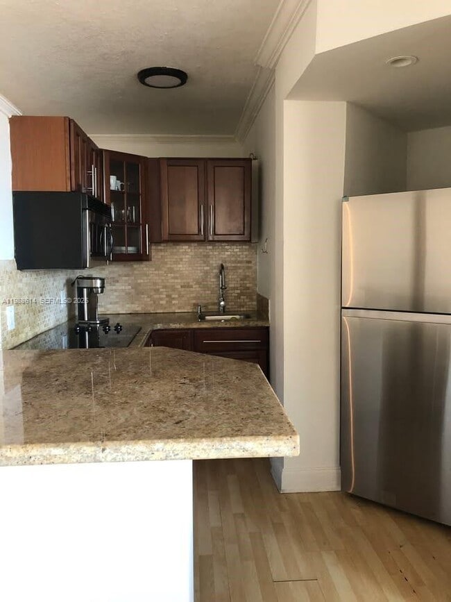 Building Photo - 825 Brickell Bay Dr