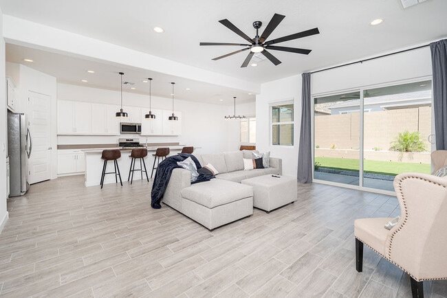 Building Photo - 3264 W Peak View Rd