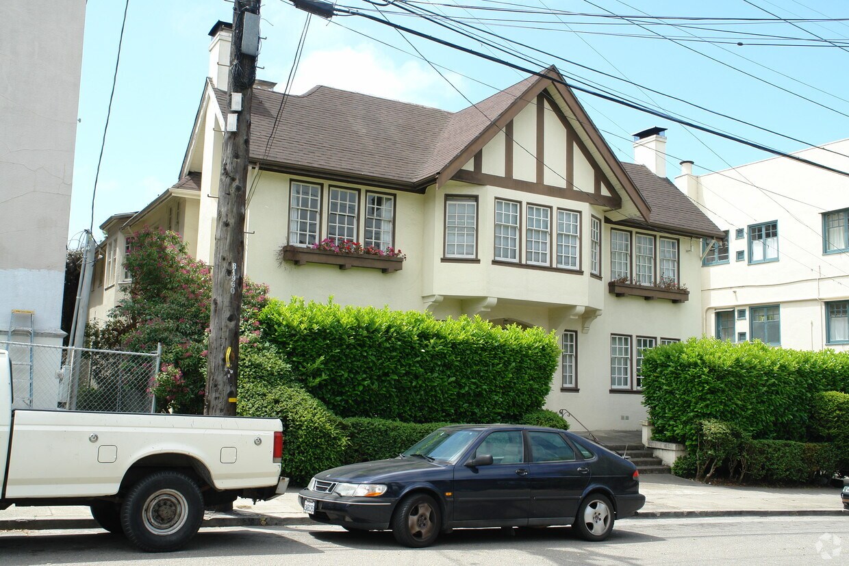 Building Photo - 2712 Derby St