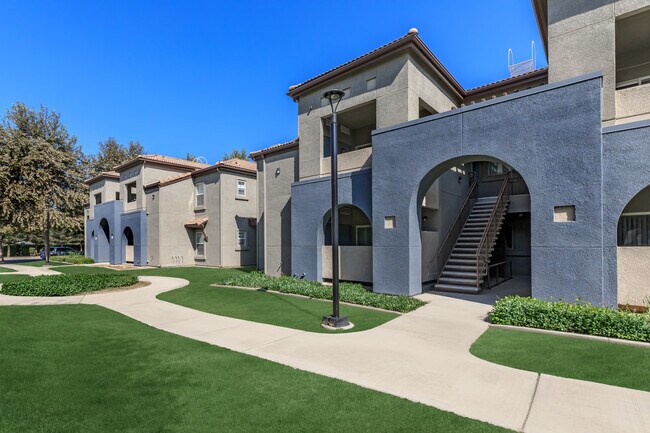 The Place Off Coffee Apartments Bakersfield, CA