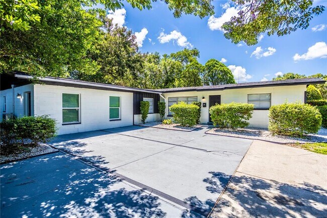 Building Photo - 1213 Corbett Ln
